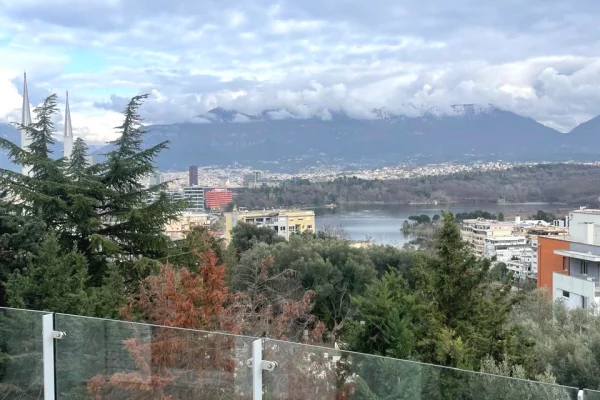Appartamento in affitto a Tirana 2+1, Arredato