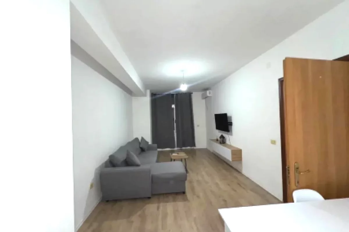 Shtepi me qera Apartament ne Tirane, 1+1, Mobilimi E mobiluar, Pagesa 45,000  Leke.