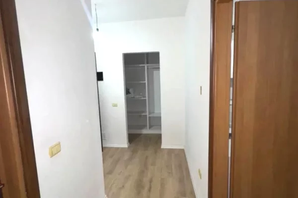 Shtepi me qera Apartament ne Tirane, 1+1, Mobilimi E mobiluar, Pagesa 45,000  Leke.