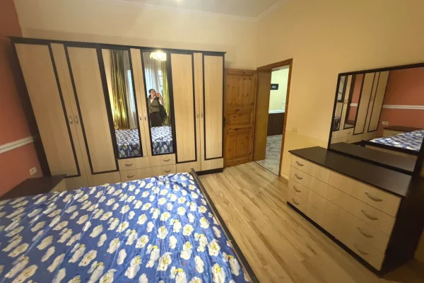 Shtepi me qera Shtepi Private ne Tirane, 2+1, Mobilimi E mobiluar, Pagesa 60,000  Leke.