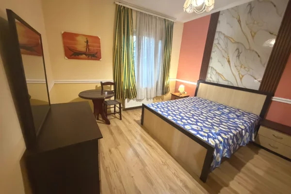 Shtepi me qera Shtepi Private ne Tirane, 2+1, Mobilimi E mobiluar, Pagesa 60,000  Leke.