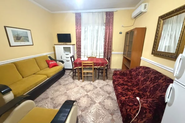 Shtepi me qera 2+1 ne Tirane - 60,000 Leke