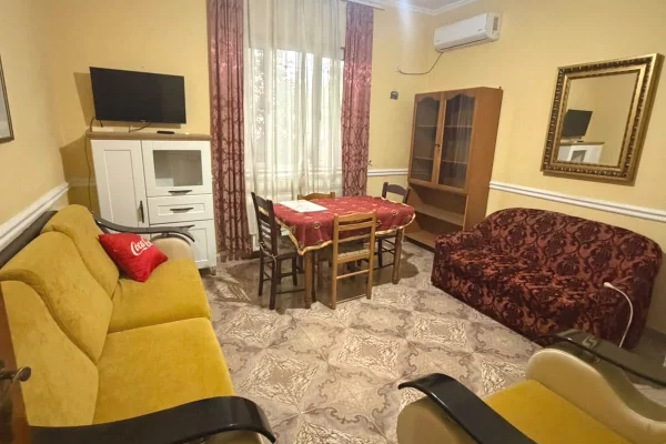 Shtepi me qera Shtepi Private ne Tirane, 2+1, Mobilimi E mobiluar, Pagesa 60,000  Leke.
