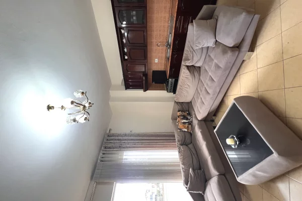 Shtepi me qera Apartament ne Tirane, 2+1, Mobilimi E mobiluar, Pagesa 50,000  Leke.
