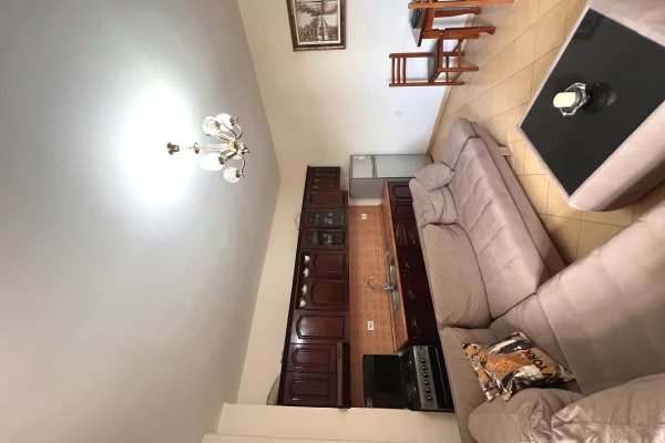 Shtepi me qera Apartament ne Tirane, 2+1, Mobilimi E mobiluar, Pagesa 50,000  Leke.