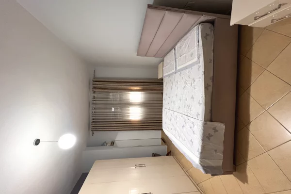 Shtepi me qera Apartament ne Tirane, 2+1, Mobilimi E mobiluar, Pagesa 50,000  Leke.