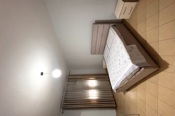 Shtepi me qera Apartament ne Tirane, 2+1, Mobilimi E mobiluar, Pagesa 50,000  Leke.