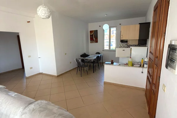 Shtepi me qera Shtepi Private ne Tirane, 3+1, Mobilimi Pjeserisht e mobiluar, Pagesa 50,000  Leke.