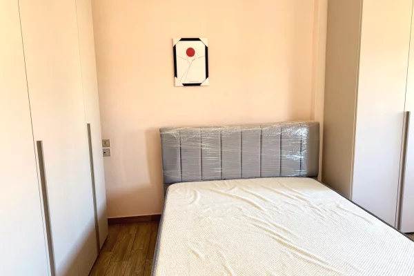 Shtepi me qera Apartament ne Tirane, 2+1, Mobilimi E mobiluar, Pagesa 70,000  Leke.