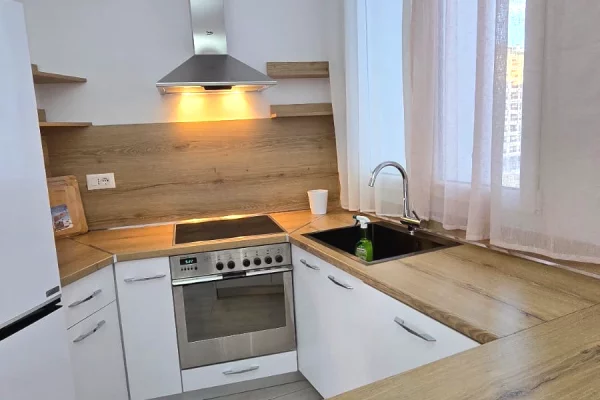 Shtepi me qera Apartament ne Tirane, 2+1, Mobilimi E mobiluar, Pagesa 60,000  Leke.