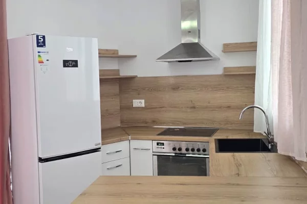 Shtepi me qera Apartament ne Tirane, 2+1, Mobilimi E mobiluar, Pagesa 60,000  Leke.