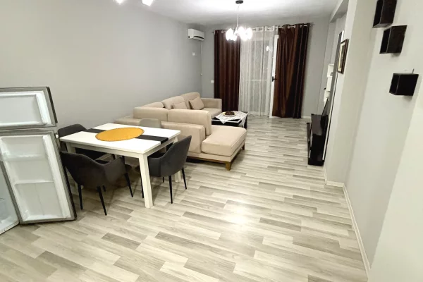 Shtepi me qera Apartament ne Tirane, 2+1, Mobilimi E mobiluar, Pagesa 55,000  Leke.