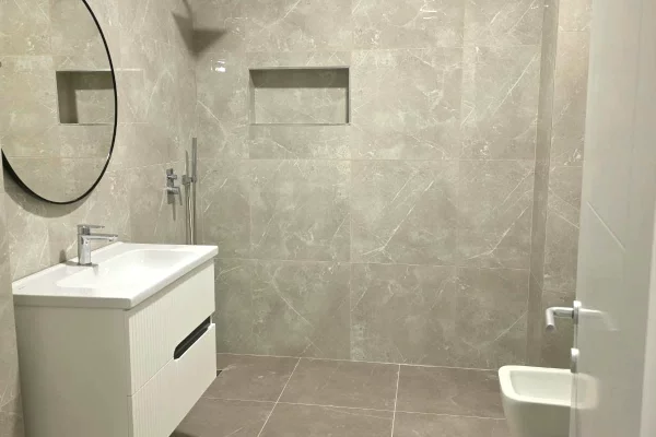Shtepi me qera Apartament ne Tirane, 2+1, Mobilimi E mobiluar, Pagesa 75,000  Leke.