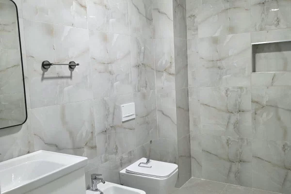 Shtepi me qera Apartament ne Tirane, 2+1, Mobilimi E mobiluar, Pagesa 75,000  Leke.