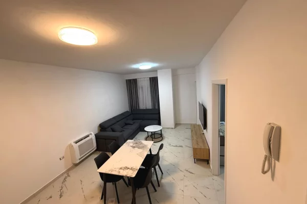 Shtepi me qera Apartament ne Tirane, 1+1, Mobilimi E mobiluar, Pagesa 60,000  Leke.