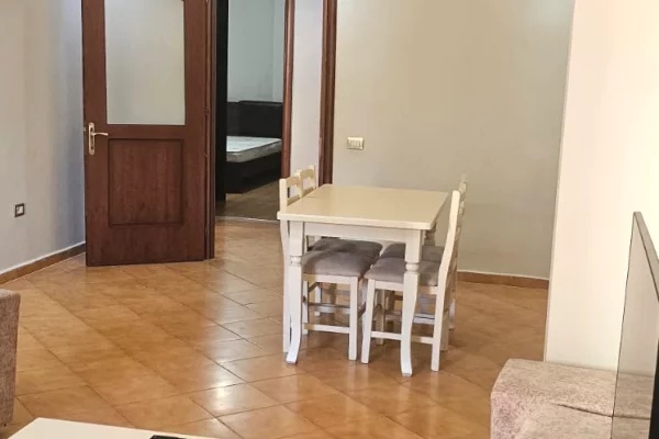 Appartamento in affitto a Tirana 2+1, Arredato