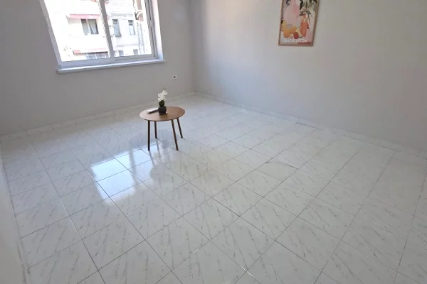 Shtepi me qera Apartament ne Tirane, 2+1, Mobilimi Bosh, pa mobiluar, Pagesa 60,000  Leke.