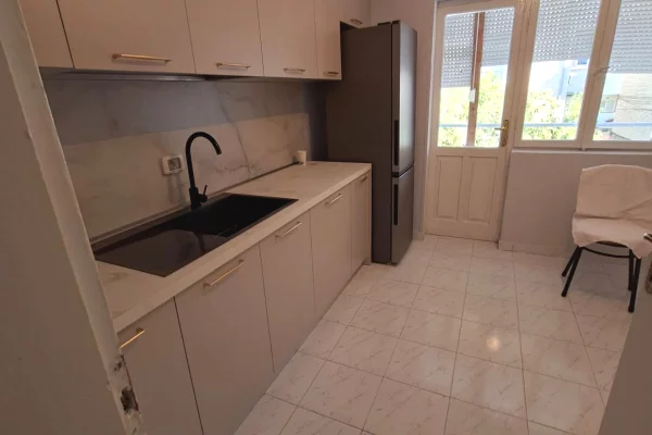 Shtepi me qera 2+1 ne Tirane - 60,000 Leke