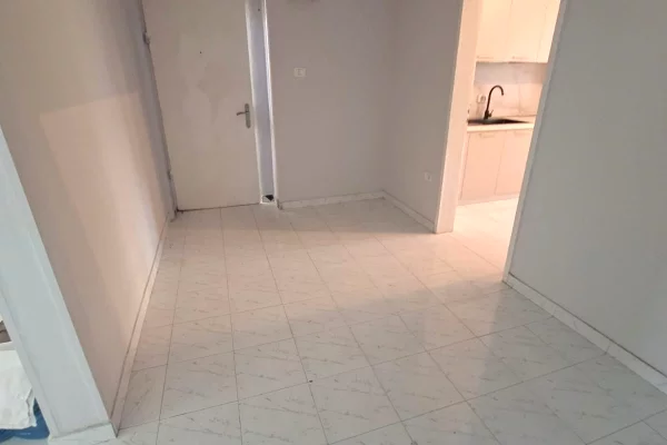 Shtepi me qera Apartament ne Tirane, 2+1, Mobilimi Bosh, pa mobiluar, Pagesa 60,000  Leke.
