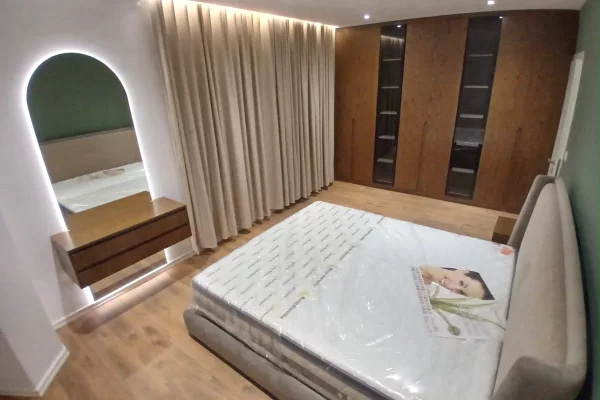 Shtepi me qera Apartament ne Tirane, 2+1, Mobilimi E mobiluar, Pagesa 80,000  Leke.