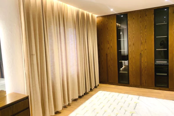 Shtepi me qera Apartament ne Tirane, 2+1, Mobilimi E mobiluar, Pagesa 80,000  Leke.