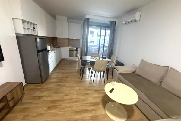 Shtepi me qera Apartament ne Tirane, 1+1, Mobilimi E mobiluar, Pagesa 60,000  Leke.