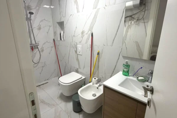 Shtepi me qera Apartament ne Tirane, 1+1, Mobilimi E mobiluar, Pagesa 60,000  Leke.