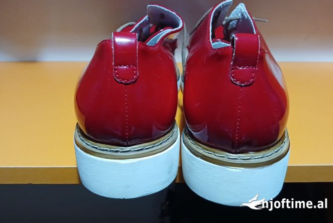 Veshje dhe Aksesor per te Rritur ne Tirane - 45 Euro