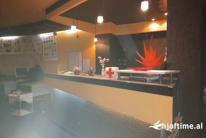 Ambiente Commerciale in Affitto 1+1 a Tirana - 500 Euro