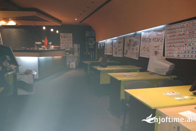 Ambiente Commerciale in Affitto 1+1 a Tirana - 500 Euro