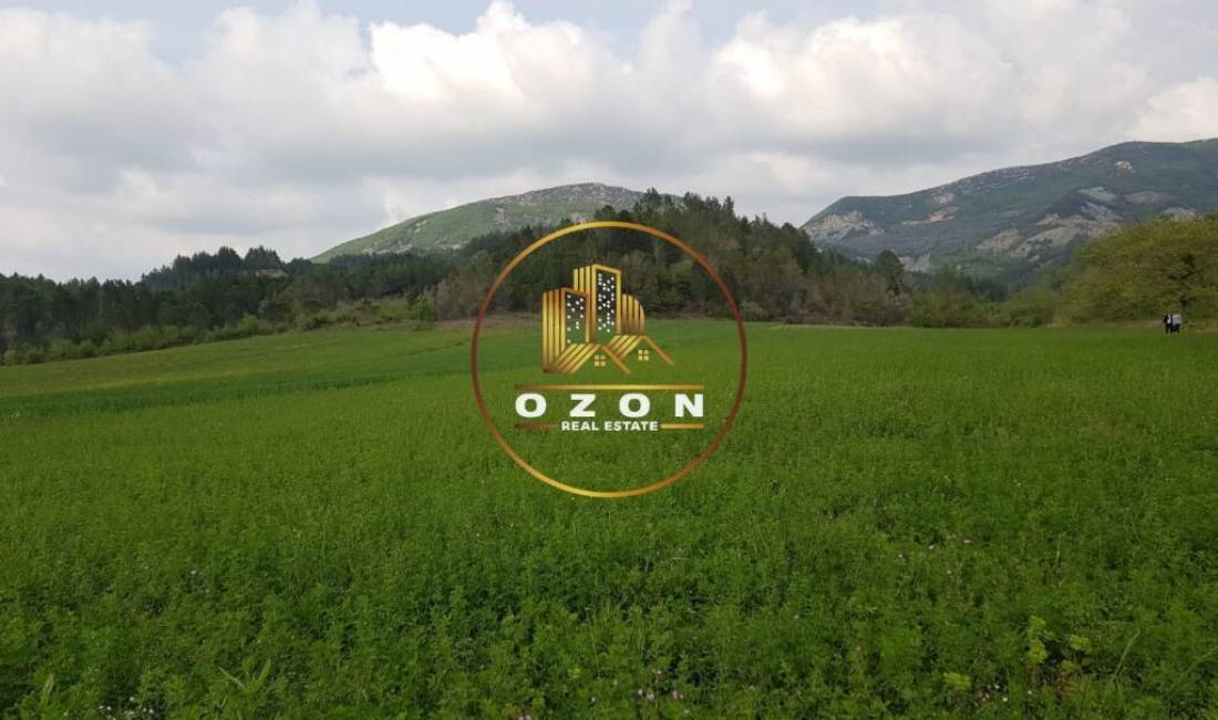 Toke per Shitje ne Petrele!