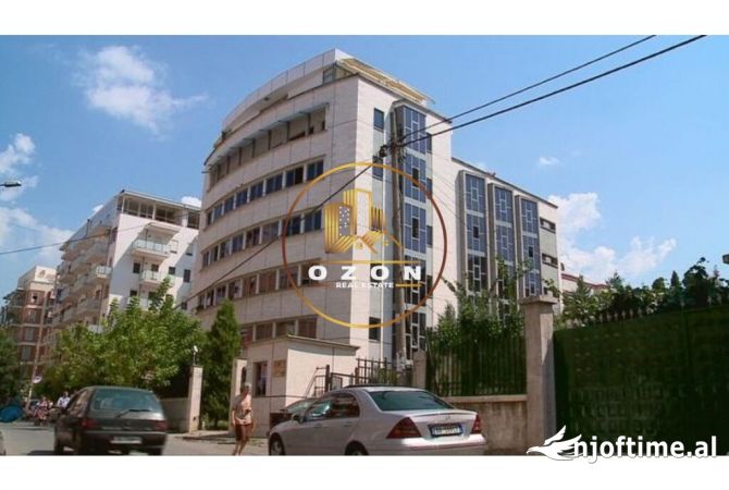 Ambiente Commerciale in Vendita 1+1 a Tirana - 250,000 Euro