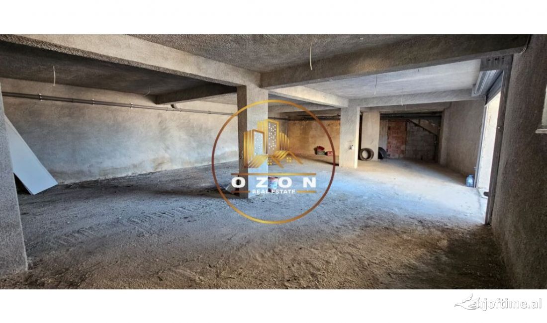 Ambient Biznesi per Shitje ose Qira tek Kopshti Botanik prane Xhamise