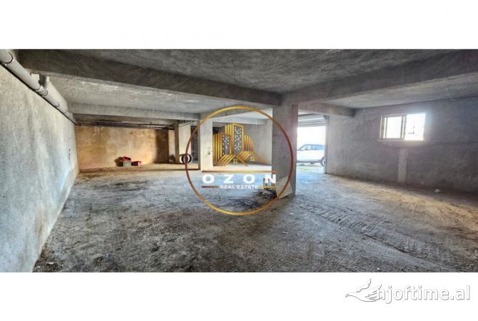 Ambiente Commerciale in Vendita 1+1 a Tirana - 120,000 Euro