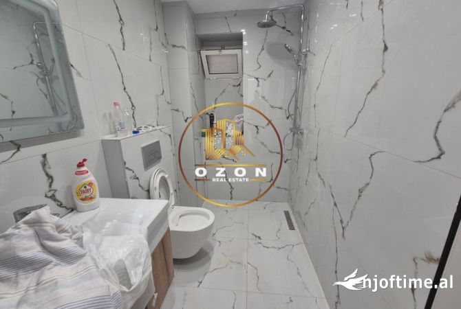 Ambiente Commerciale in Vendita 1+1 a Tirana - 150,000 Euro