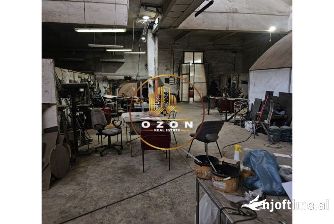 Ambiente Commerciale in Affitto 4+1 a Tirana - 1,300 Euro