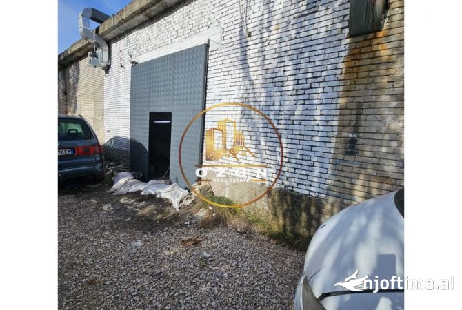 Ambiente Commerciale in Affitto 4+1 a Tirana - 1,300 Euro