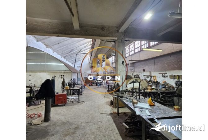 Ambiente Commerciale in Affitto 4+1 a Tirana - 1,300 Euro