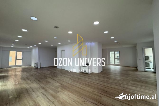 Ambiente Commerciale in Affitto 3+1 a Tirana - 2,300 Euro