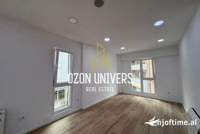 Ambiente Commerciale in Affitto 3+1 a Tirana - 2,300 Euro