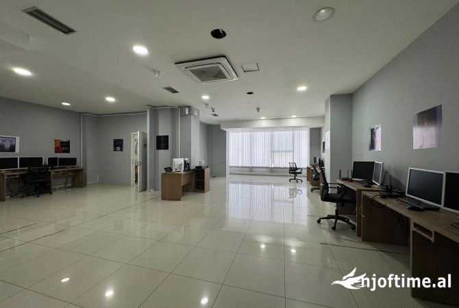 Ambient biznesi ne shitje 3+1 ne Tirane - 750,000 Euro