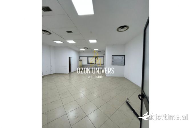 Ambiente Commerciale in Affitto 3+1 a Tirana - 1,700 Euro