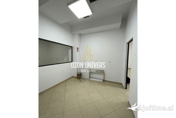Ambiente Commerciale in Affitto 3+1 a Tirana - 1,700 Euro