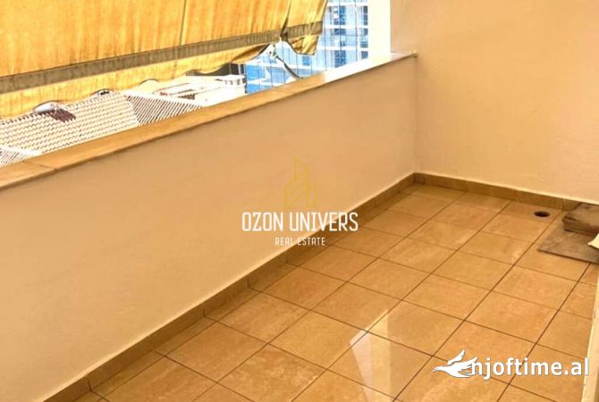 Ambiente Commerciale in Affitto 3+1 a Tirana - 1,200 Euro