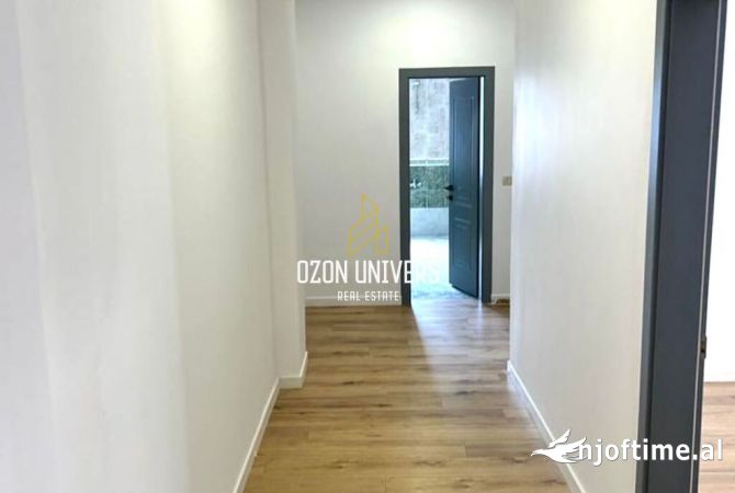Ambiente Commerciale in Affitto 3+1 a Tirana - 1,200 Euro