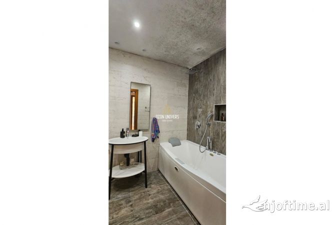 Appartamento in vendita a Tirana 2+1, Arredato