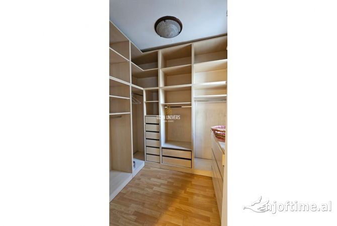 Appartamento in vendita a Tirana 2+1, Arredato