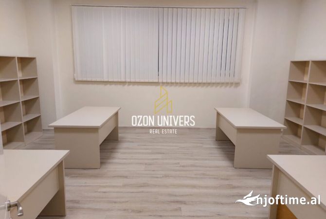 Shitet Godine Tre Kateshe me Funksion Sherbimi ne Portoromano, Durres