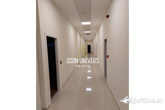 Shitet Godine Tre Kateshe me Funksion Sherbimi ne Portoromano, Durres