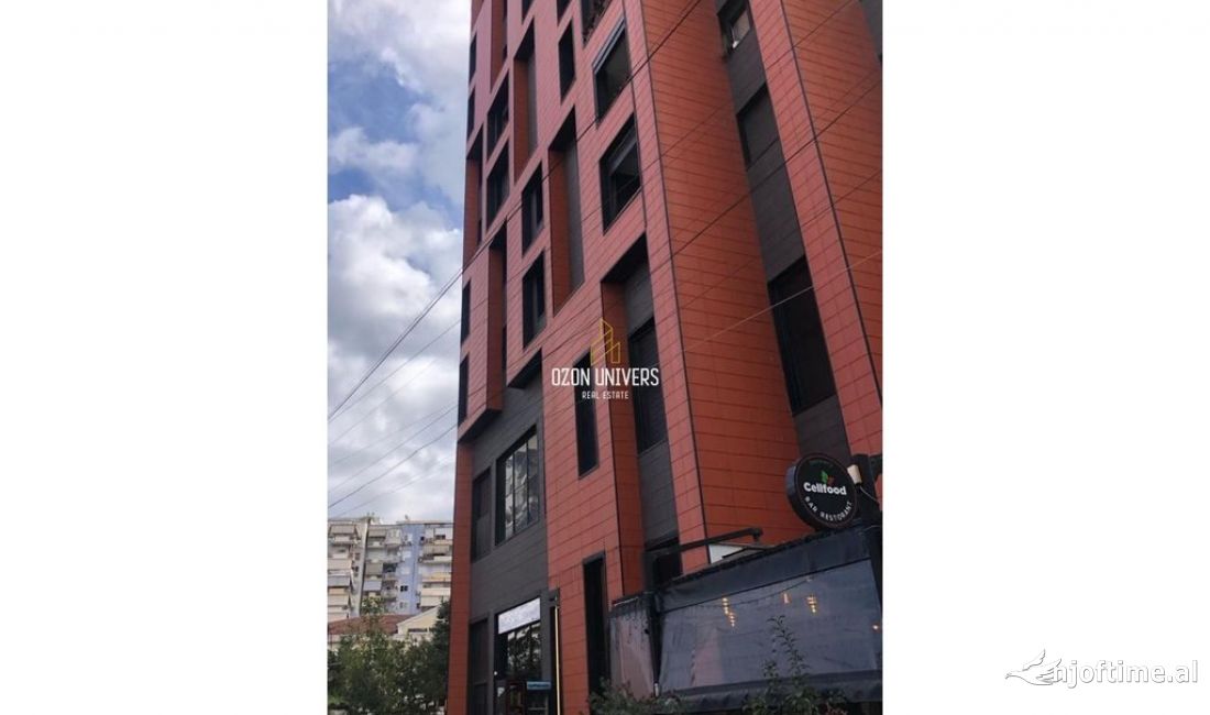 EKSKLUZIVE! Shitet Ambient biznesi i pershtatshem per banim ose biznes (Qender)